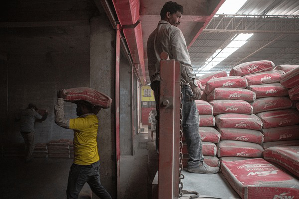 Tudo Sobre Arame Farpado: Tipos, Vantagens e Cuidados